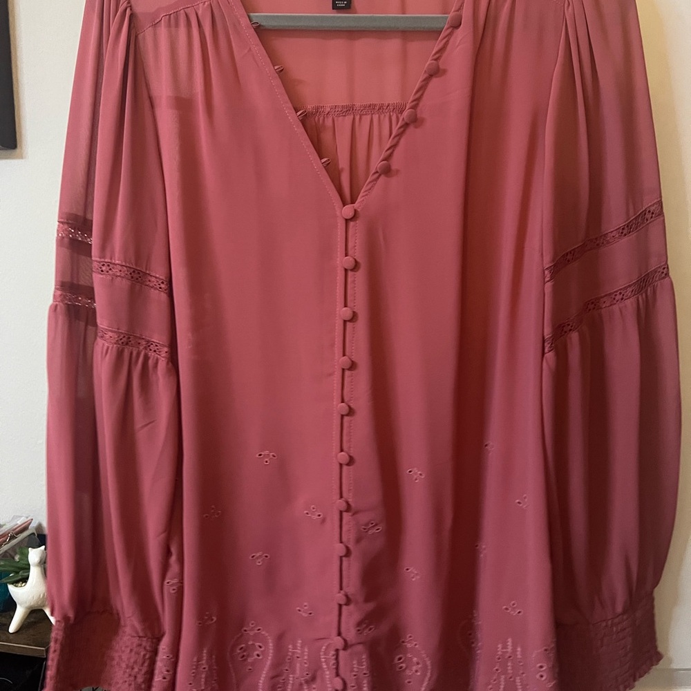 Torrid Rose Colored Sheer Blouse w/ Embroidery Detail Sz 1 / 1X